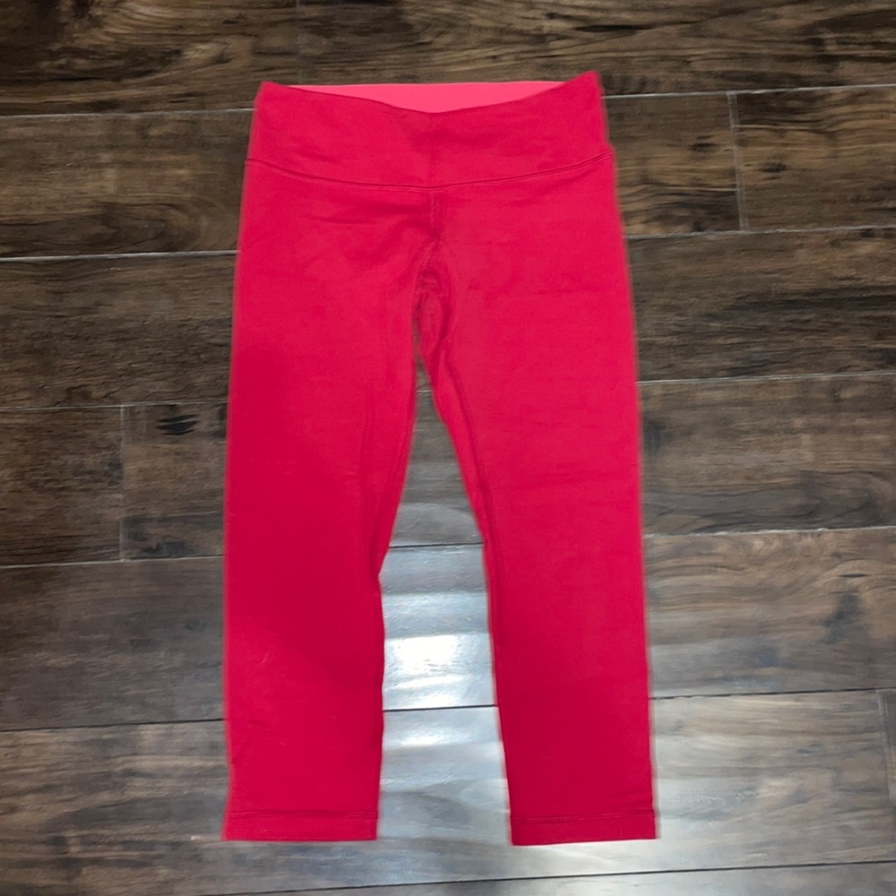 Red lululemon cropped leggings